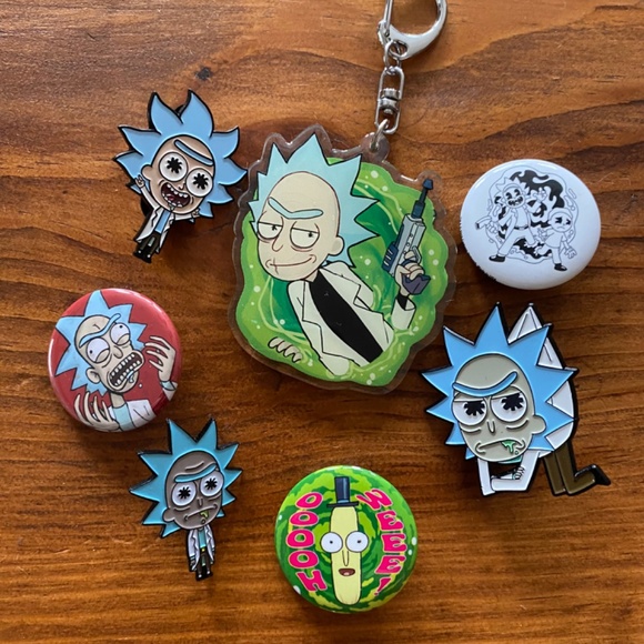 Assorted Rick and Morty Pins and Buttons - Picture 2 of 5